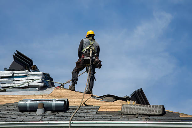 Professional Gutter Installation technician working in Hanlontown, IA